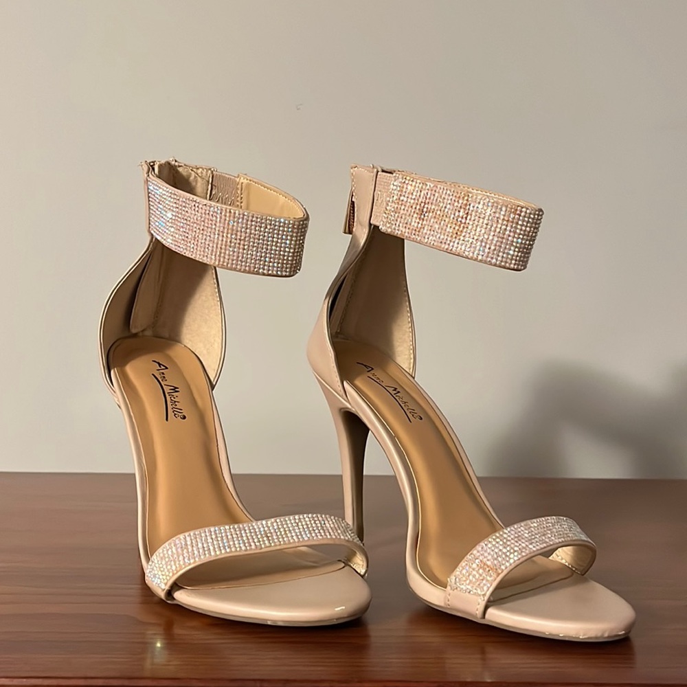 Anne Michelle Size 7 Sparkly Nude High heels Shoes